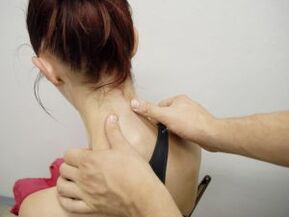 Masaxe para o tratamento e prevención da osteocondrose cervical
